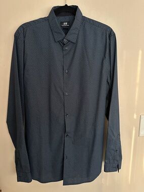 H&M Men’s Navy Micro-Pattern Button-Down Shirt